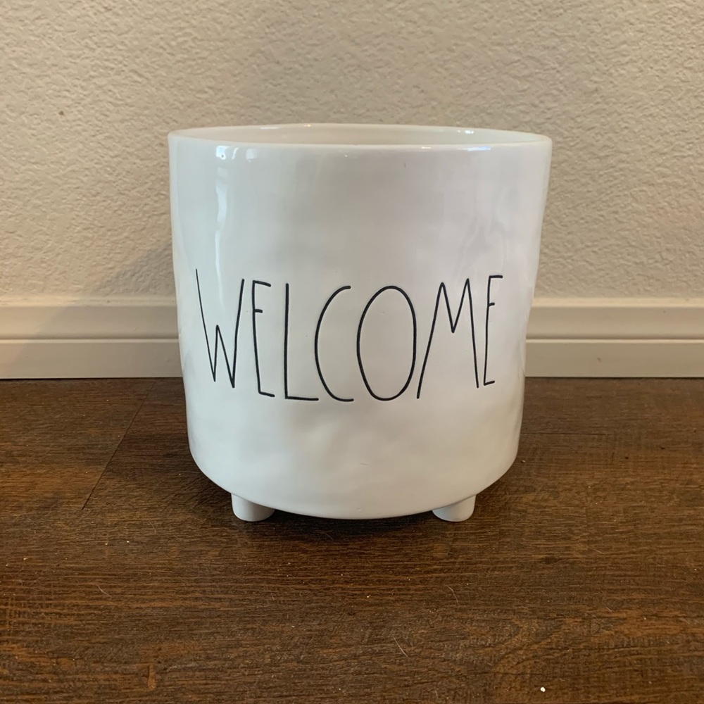 Rae Dunn WELCOME planter/large container